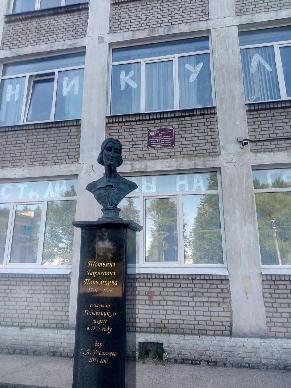 Фотография школы.